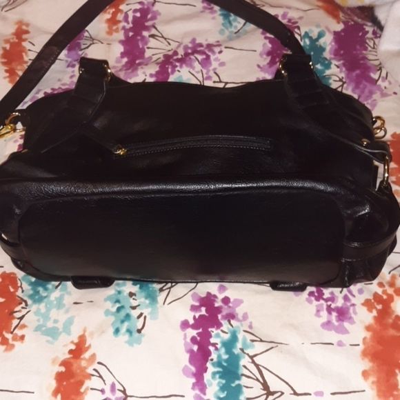 Large Black Purse w Gold Hardware & Strap - Picture 4 of 8